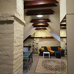 Old Town Spacious Loft Nearby The Livu Square Daire *