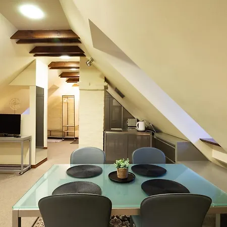 公寓 Old Town Charm One Bedroom Spacious Loft Nearby The Livu Square *