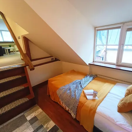 Old Town Spacious Loft Nearby The Livu Square Daire *