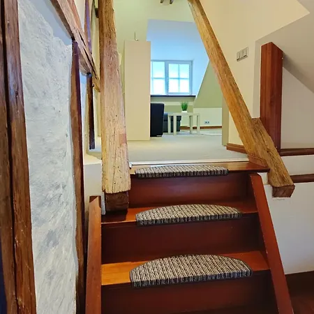 Old Town Charm One Bedroom Spacious Loft Nearby The Livu Square Apartmán *