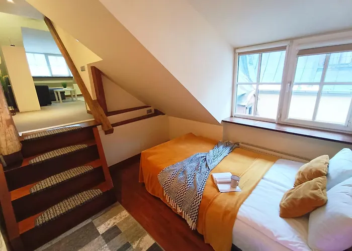 Old Town Spacious Loft Nearby The Livu Square Apartment *